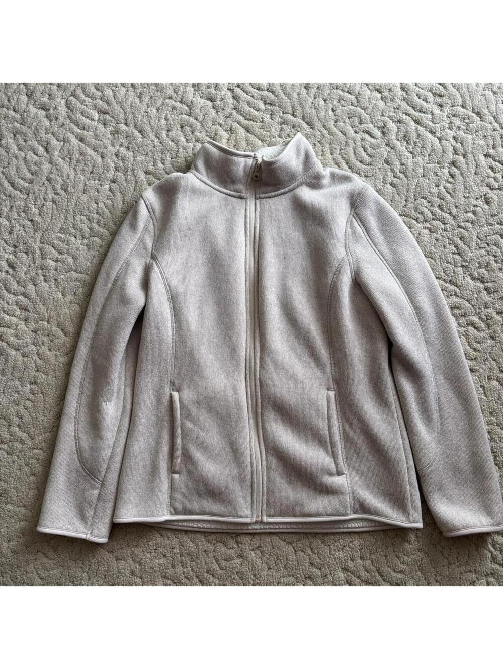 Light tan fleece jacket with thumb holes #loungewear #athleisure